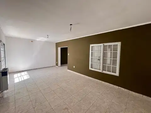 Casa 7 ambientes con 1 baño