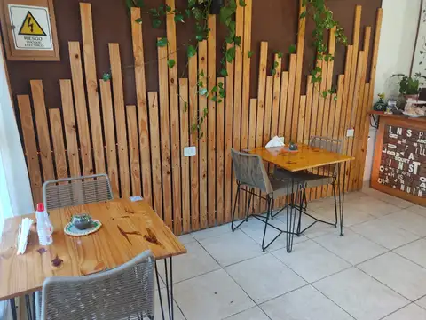 CAFETERÍA LISTA PARA EMPRENDER - amueblada, habilitada y funcionando. EXCELENTE UBICACIÓN.