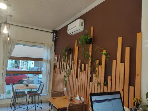 CAFETERÍA LISTA PARA EMPRENDER - amueblada, habilitada y funcionando. EXCELENTE UBICACIÓN.