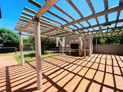 Excelente casa en venta de La Barra + 3 dormitorios y dependencia