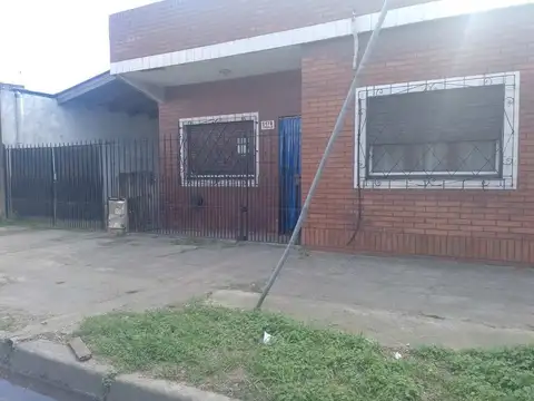 VENTA CASA 3 AMB CON COCHERA+MONOAMB LANUS ESTE