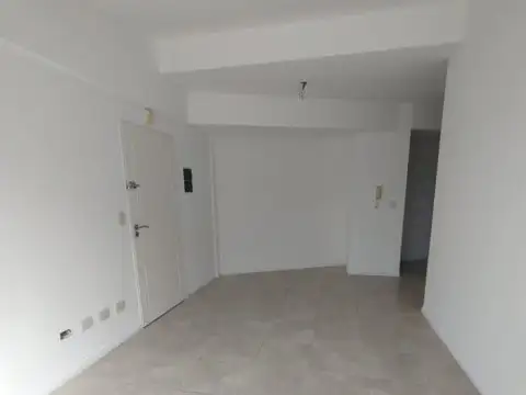 DEPARTAMENTO CON COCHERA EN VENTA EN ADROGUE - EXCELENTE UBICACION