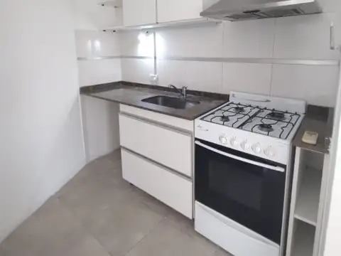 DEPARTAMENTO CON COCHERA EN VENTA EN ADROGUE - EXCELENTE UBICACION