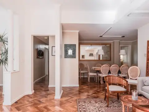 Casa en Venta con 3 cocheras