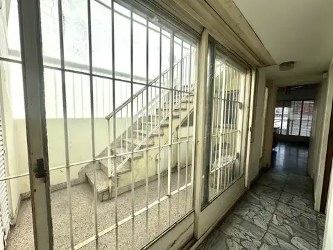 CASA MULTIFAMILIAR 8 AMB VENTA PARQUE AVELLANEDA