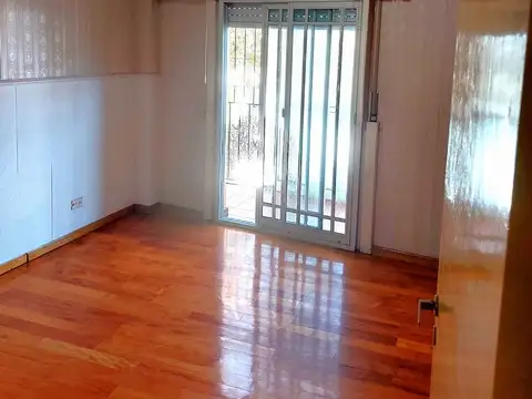 Venta amplio Depto. 2 ambientes con balcon al Fte.  apto credito bancario 