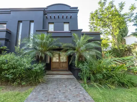 Casa en Venta con 2 cocheras