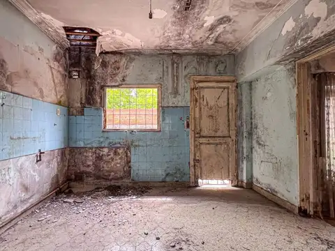 Casa a reciclar en a 1 cuadra de zona 4 en Miramar