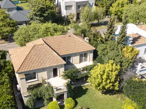 Casa 6 ambientes con 3 baños