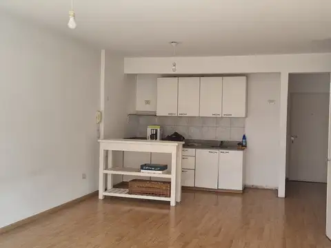 Lindisimo Monoambiente al Cfte.- 37 mts .- c/Balcòn.- Apto Prof.- Luz y Sol, Amenities!