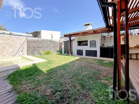 Casa 4 ambientes con 2 baños