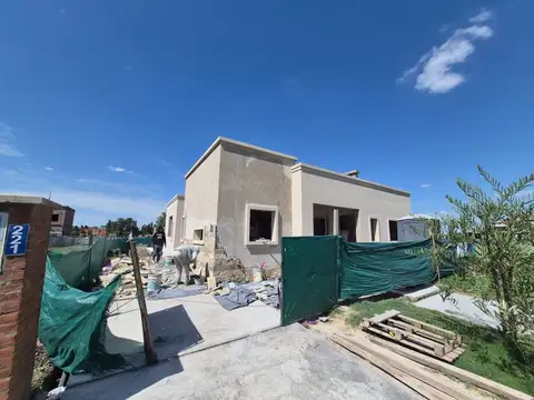 Venta Casa Lote Central en Santa Sofía- Pilar del Este al