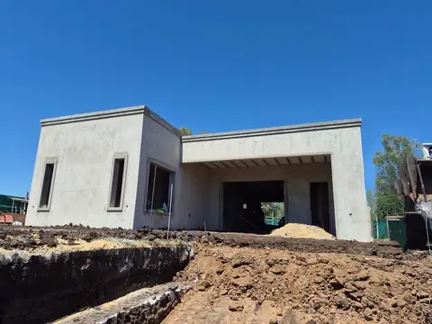 Casa en Venta en Pilar Del Este - Santa Sofia, USD 179.000