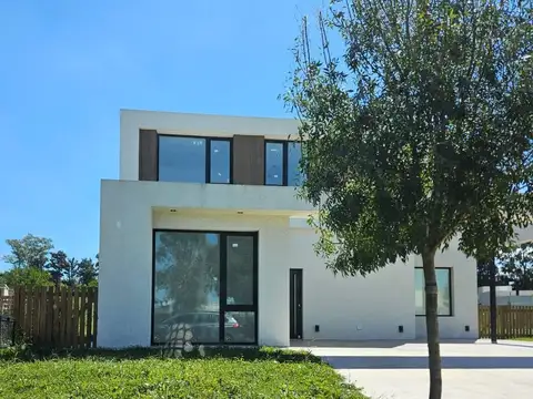 Casa 5 ambientes con 2 baños