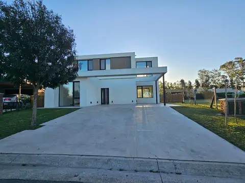 Casa en Venta al Este