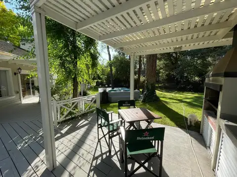 Casa en Alquiler Temporal con 2 cocheras