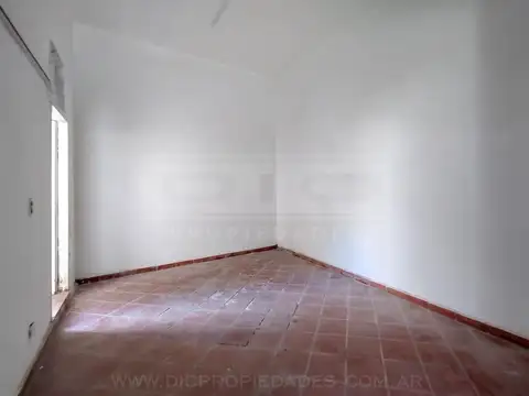 Av. Peron 15, entre Colón y Las Heras