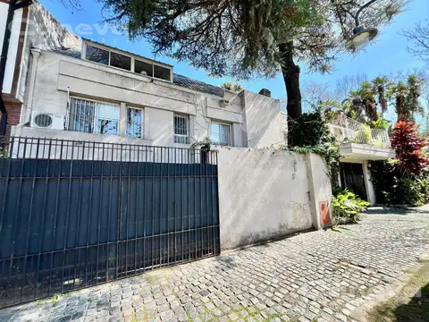 Casa en Venta con 4 cocheras
