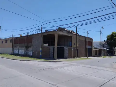 GALPÓN EN VENTA - PROVINCIAS UNIDAS Y VÉLEZ SÁRFIELD