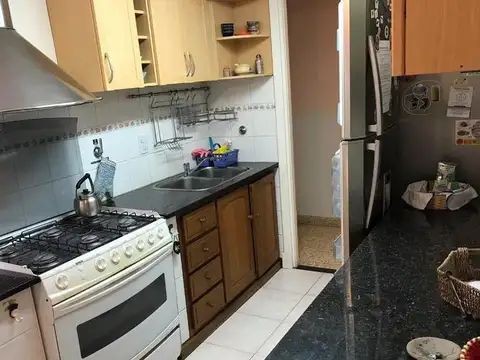 AMPLIO 2 AMBIENTES CON PARRILLA - SIN EXPENSAS