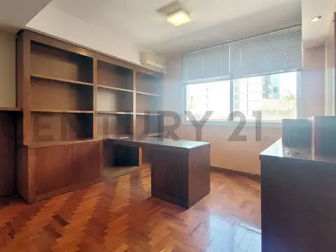 12 Entre 46 y 47 , Piso 0