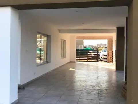 Excelente casa a estrenar en San Ramiro