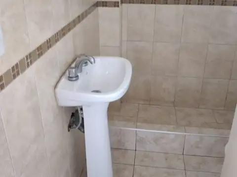 EXCELENTE DEPTO MONOAMBIENTE AL FRENTE C/BALCÓN