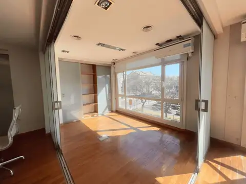 Carlos Pellegrini 700