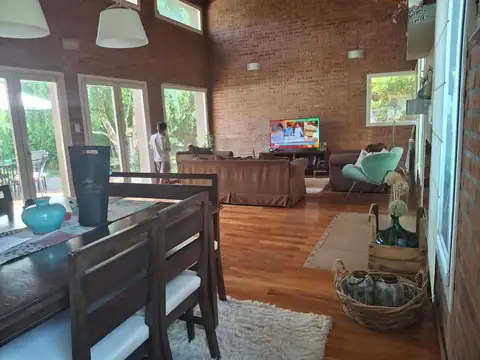 Casa en Venta con 5 cocheras