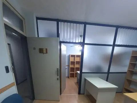 Oficina en alquiler - 3 Despachos 1 Baño - San Nicolás