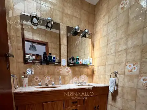 Casa 4 ambientes con 2 baños