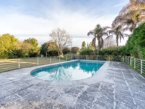 Casa 8 ambientes con 4 baños