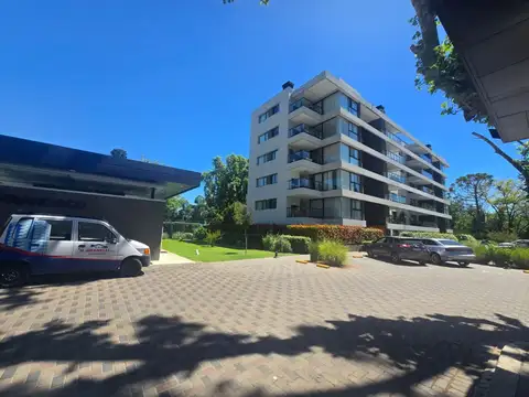 Departamento en Alquiler con 1 cocheras