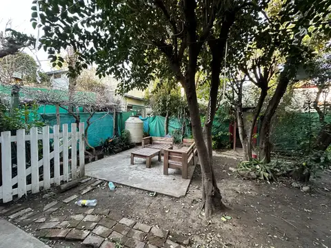 En Venta Casa 2 Ambientes Al Fondo En Un Amplio Lote De 364m - A 50 M De Ruta 8