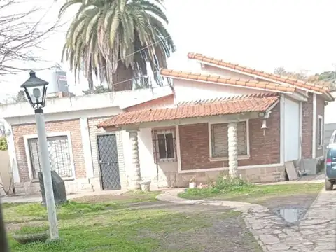 CASA 5 AMB EN VENTA C/PARQUE BOSQUES. IDEAL QUINTA