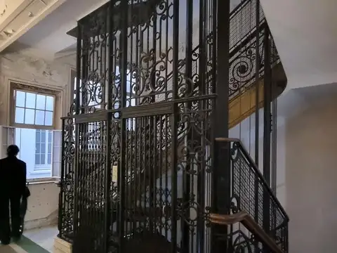 Edificio Oficinas en Block en Microcentro