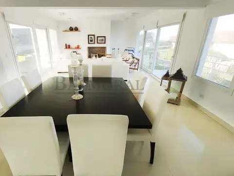 Casa 4 ambientes con 4 baños