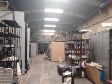 DEPÓSITO SOBRE LOTE 617.22 m2 - PLANTA ALTA OFICINAS!