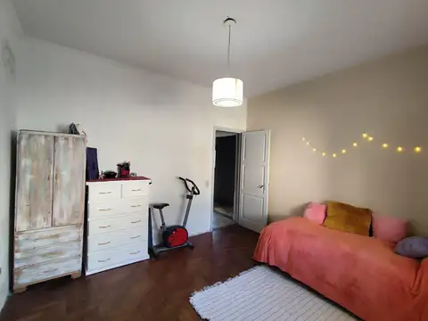 Casa 5 ambientes con 1 baño