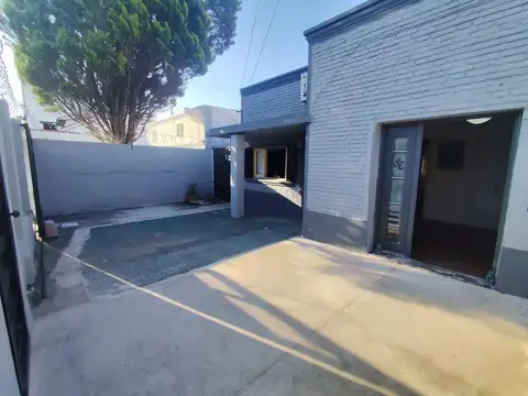 Casa 2 familias en venta en Sarandi Este