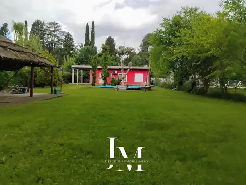 CASA CON PILETA Y LOCAL EN LA FRATERNIDAD