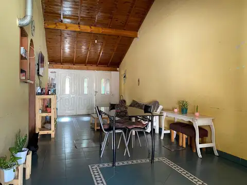 Casa 3 ambientes con 2 baños
