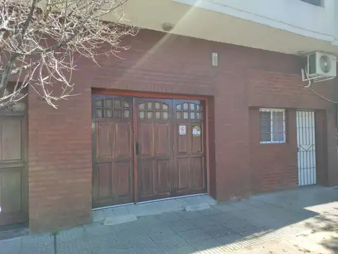 OPORTUNIDAD  VENTA PH AL FRENTE  CON PILETA.