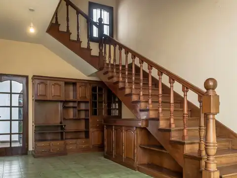 CASA 4 DORMITORIOS VENTA MACROCENTRO SALTA