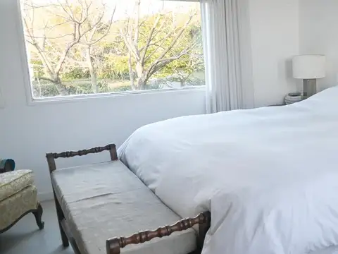 Casa en venta en Las Liebres sobre lote en esquina