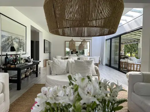 Casa 6 ambientes con 3 baños