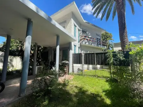 CASA A LA VENTA CON EXCELENTE LOTE EN CALLE SPIRO 535 ADROGUE