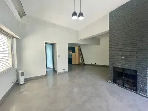 CASA A LA VENTA CON EXCELENTE LOTE EN CALLE SPIRO 535 ADROGUE