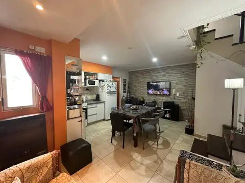 Depto Tipo Casa en Venta de 3 ambientes