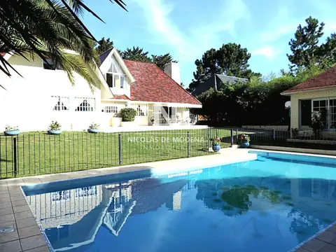 Casa 6 ambientes con 5 baños